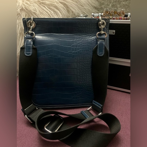 💎 Urban Outfitter’s💎Crossbody bag💎Mediana💎Blue Navy 💎#BLUE - Picture 2 of 16